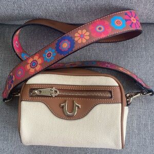 TRUE RELIGION CAMERA CROSSBODY BAG